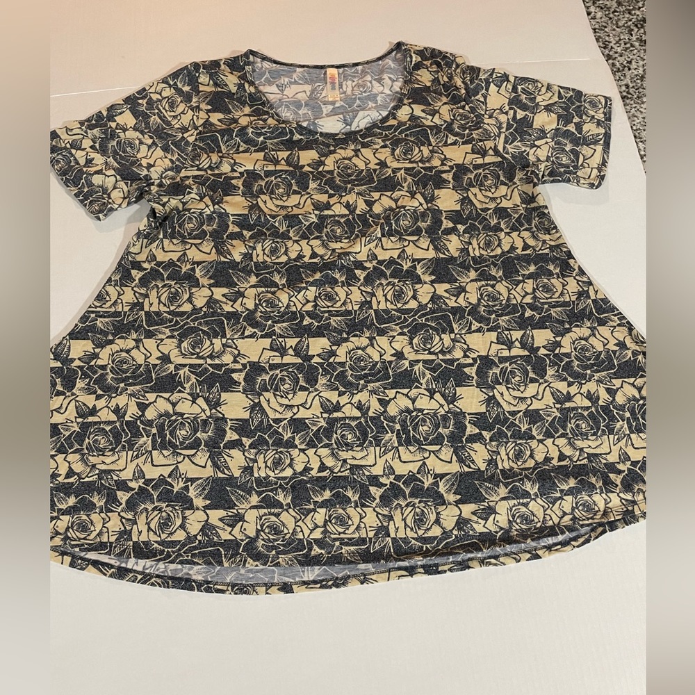 Lularoe Womens Short Sleeves Roses Blue Beige Top Stretch Pullover Size 2XL